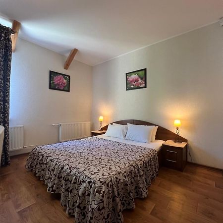 Apart Hotel Asotel Kharkiv Bagian luar foto