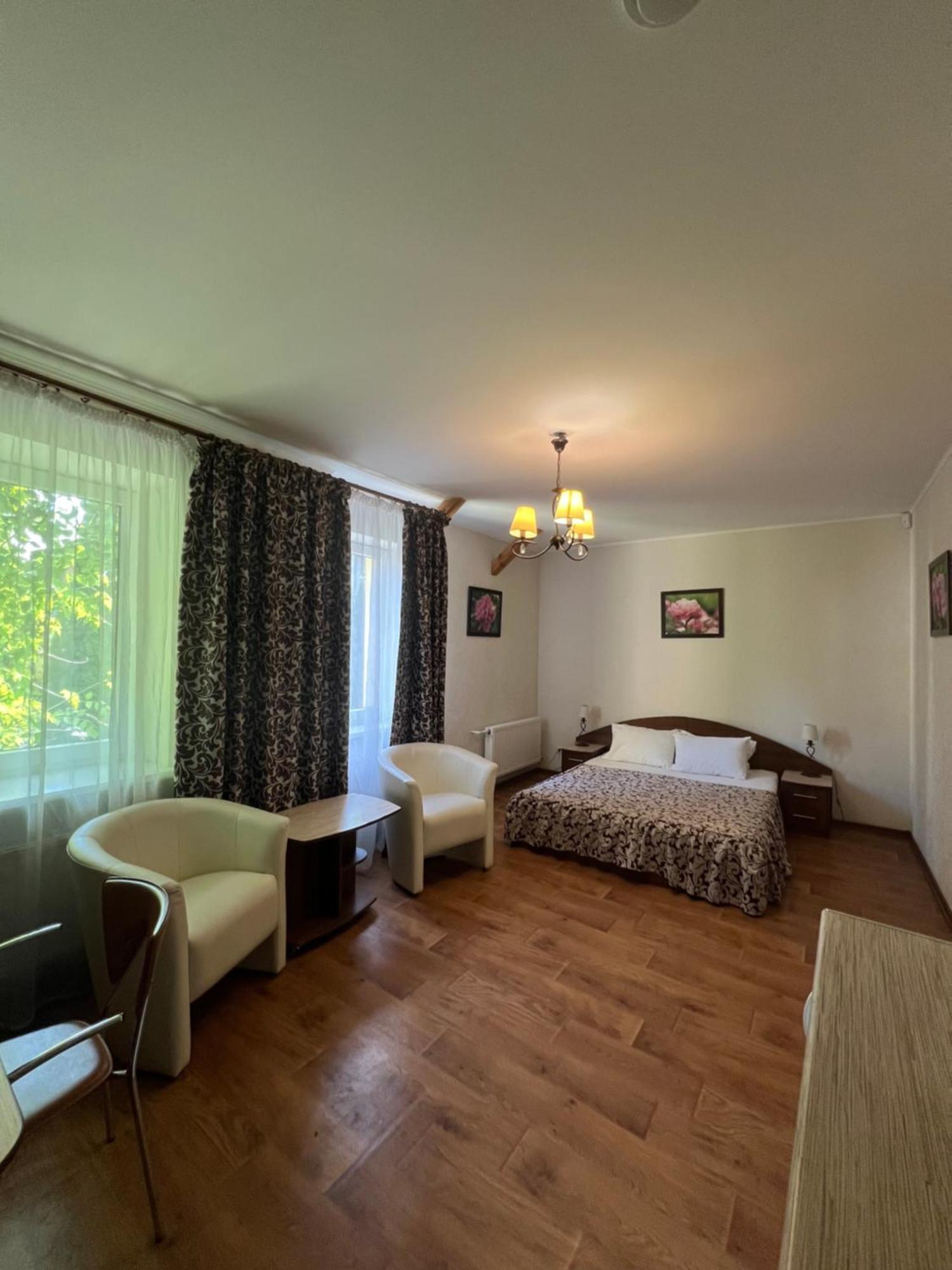 Apart Hotel Asotel Kharkiv Bagian luar foto