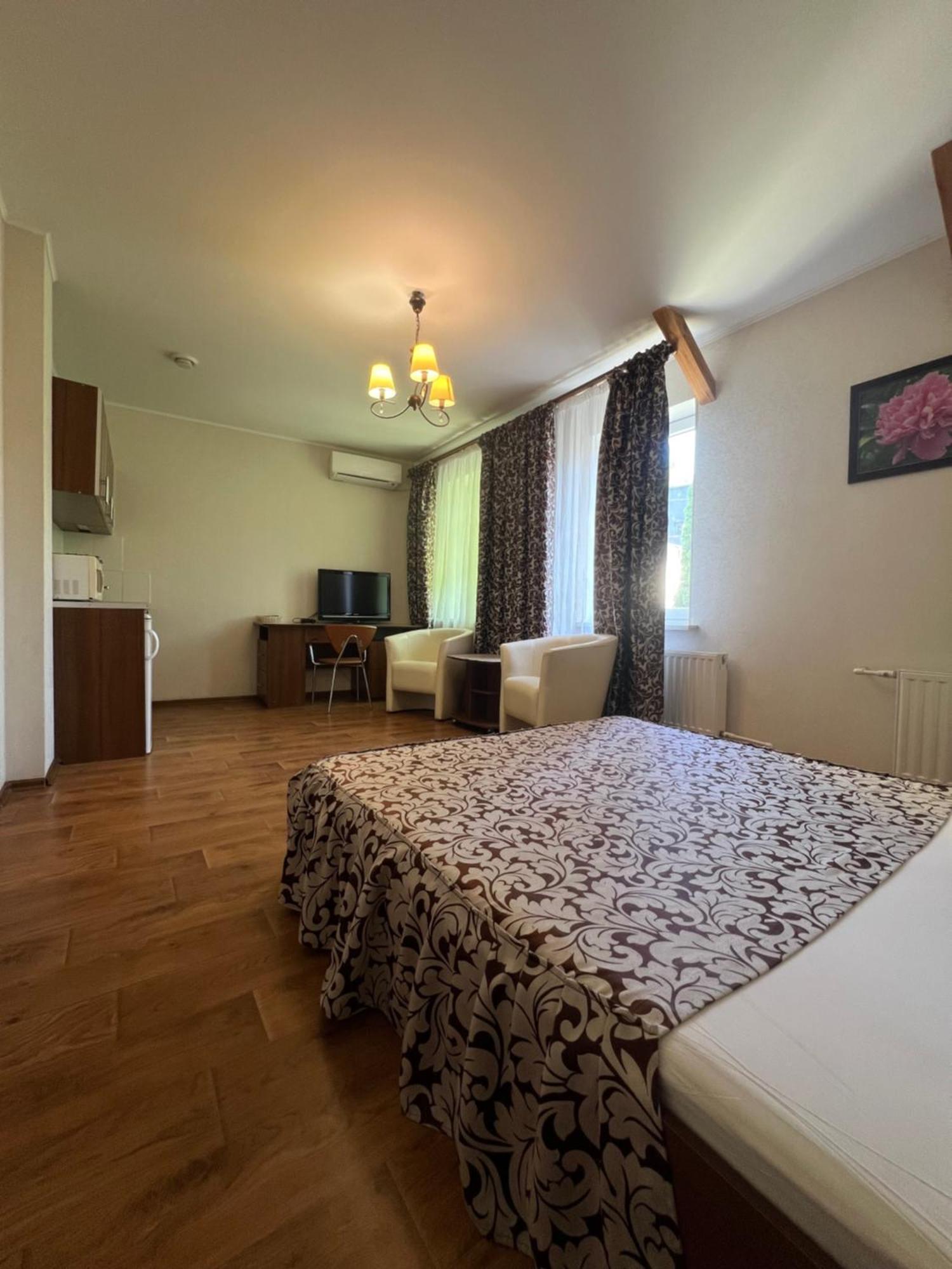 Apart Hotel Asotel Kharkiv Bagian luar foto
