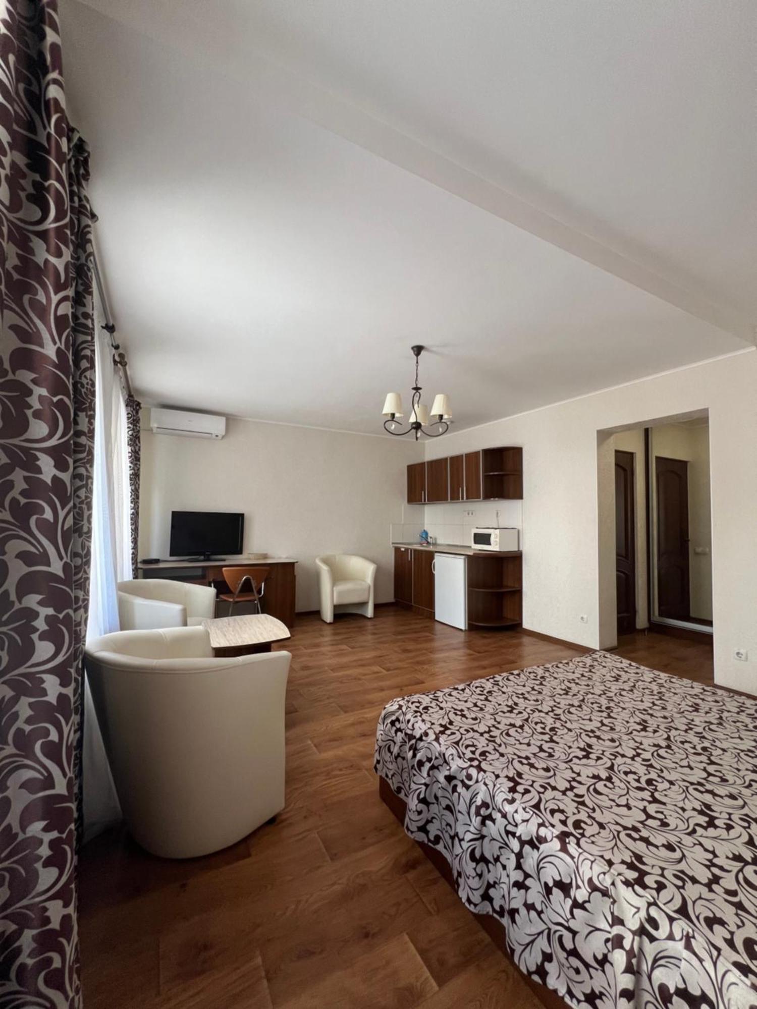 Apart Hotel Asotel Kharkiv Bagian luar foto