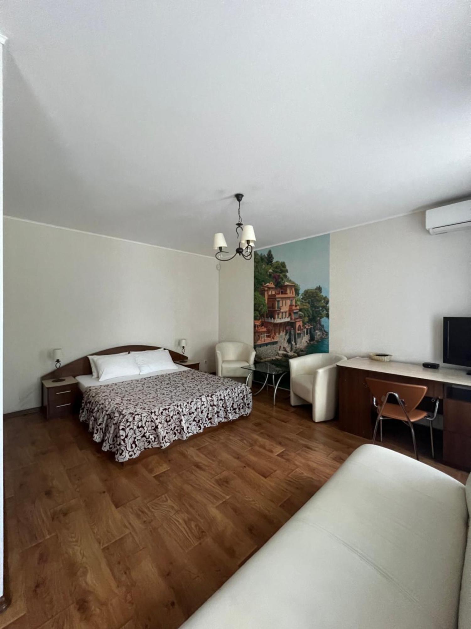 Apart Hotel Asotel Kharkiv Bagian luar foto