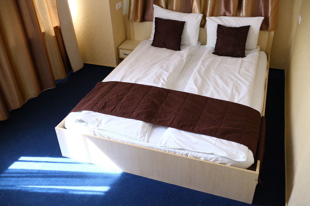 Apart Hotel Asotel Kharkiv Bagian luar foto