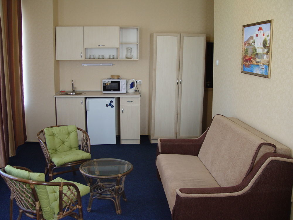 Apart Hotel Asotel Kharkiv Bagian luar foto