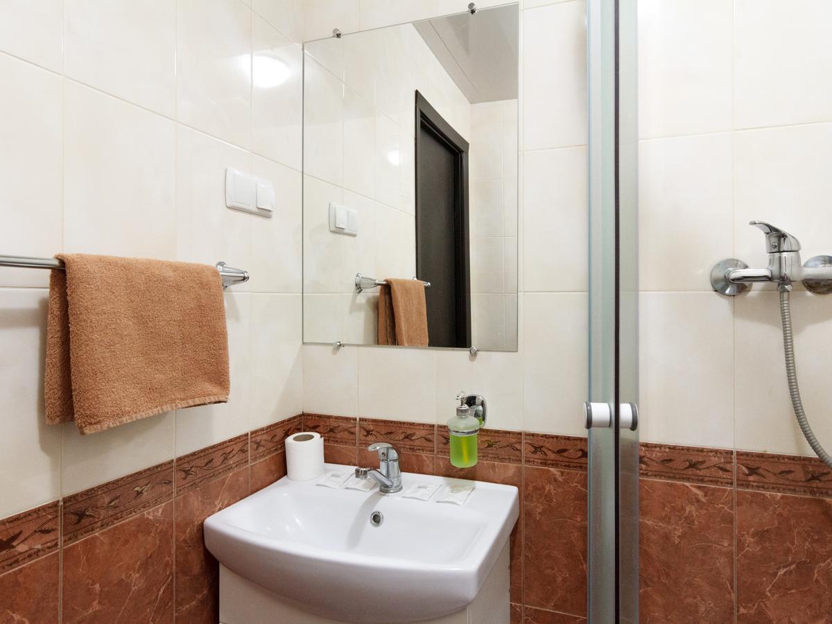 Apart Hotel Asotel Kharkiv Bagian luar foto