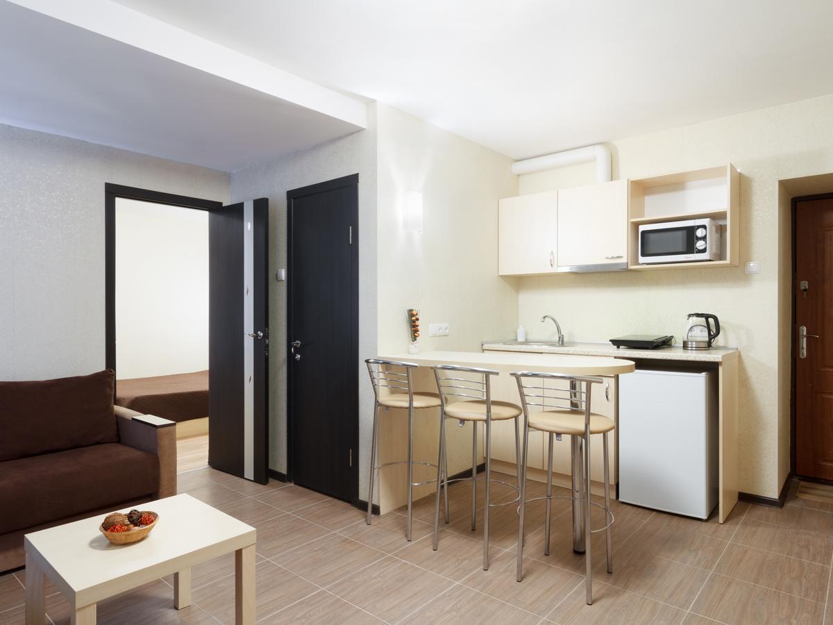 Apart Hotel Asotel Kharkiv Bagian luar foto