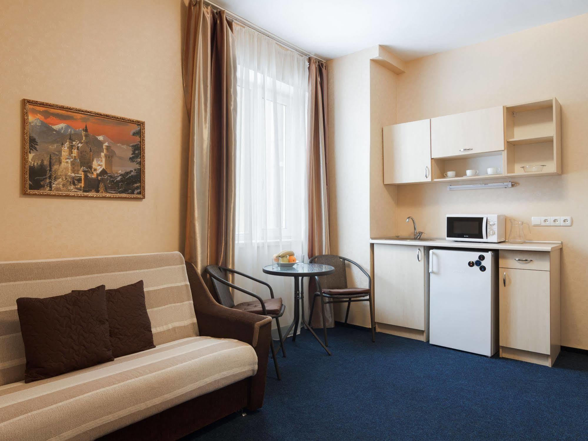 Apart Hotel Asotel Kharkiv Bagian luar foto