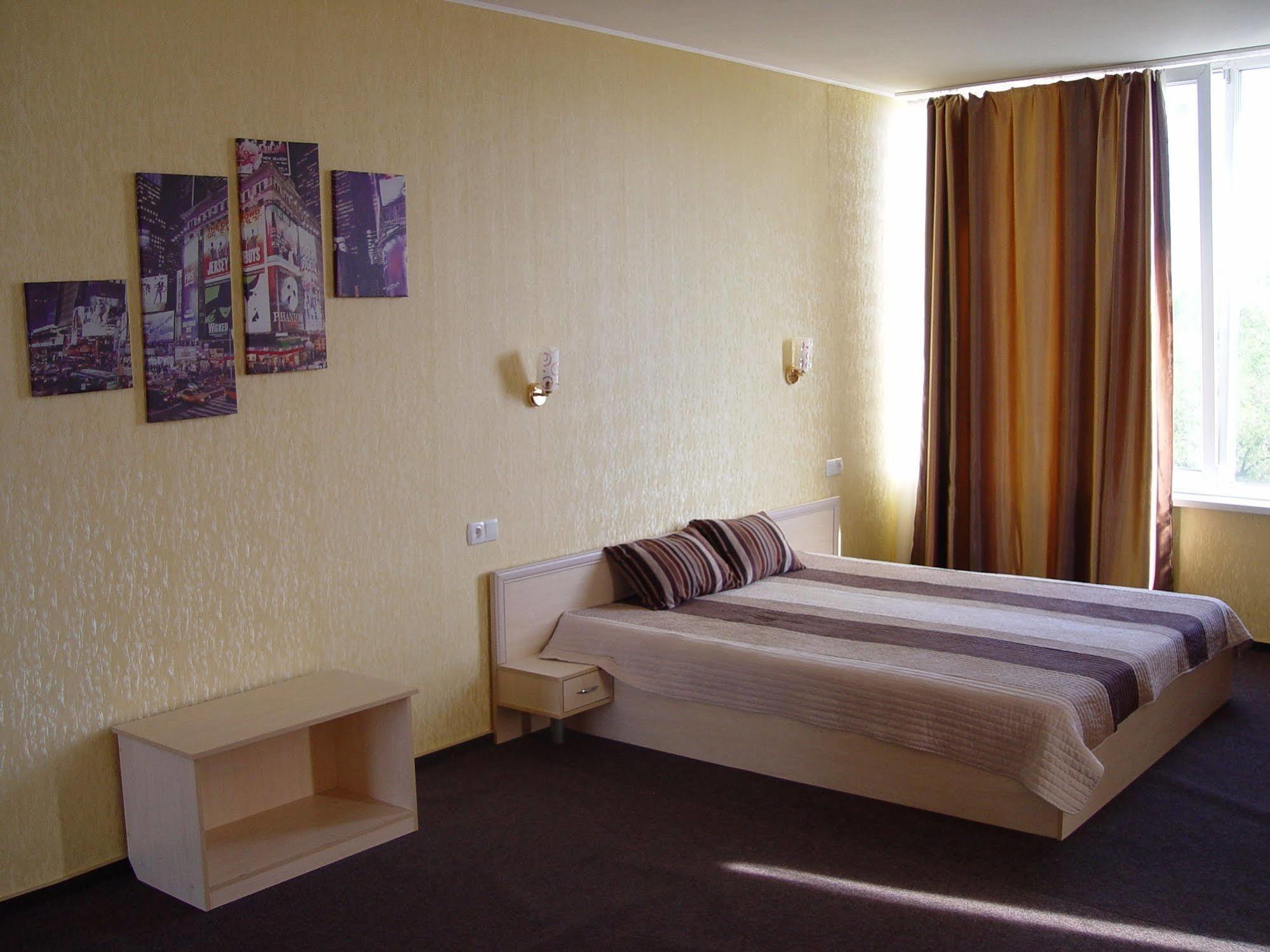 Apart Hotel Asotel Kharkiv Bagian luar foto