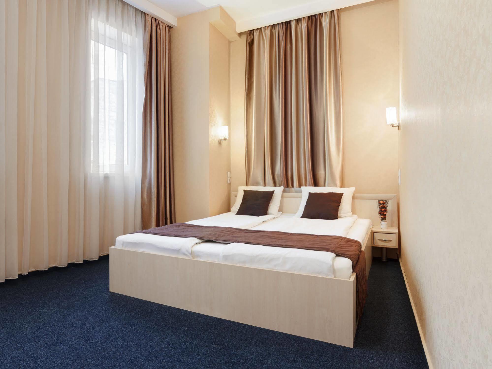 Apart Hotel Asotel Kharkiv Bagian luar foto