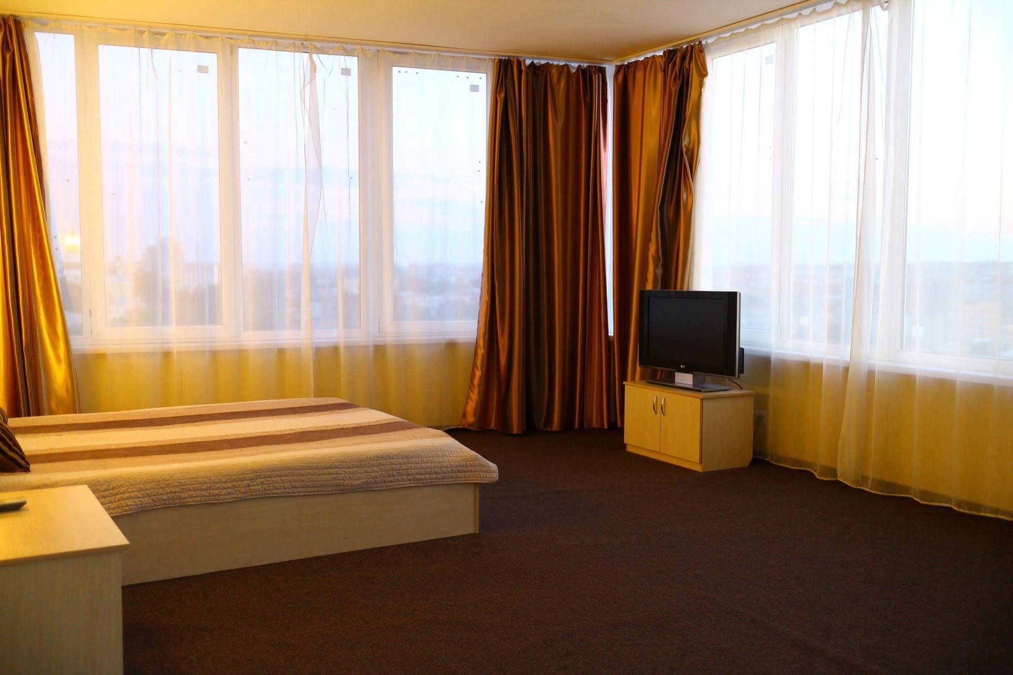 Apart Hotel Asotel Kharkiv Bagian luar foto