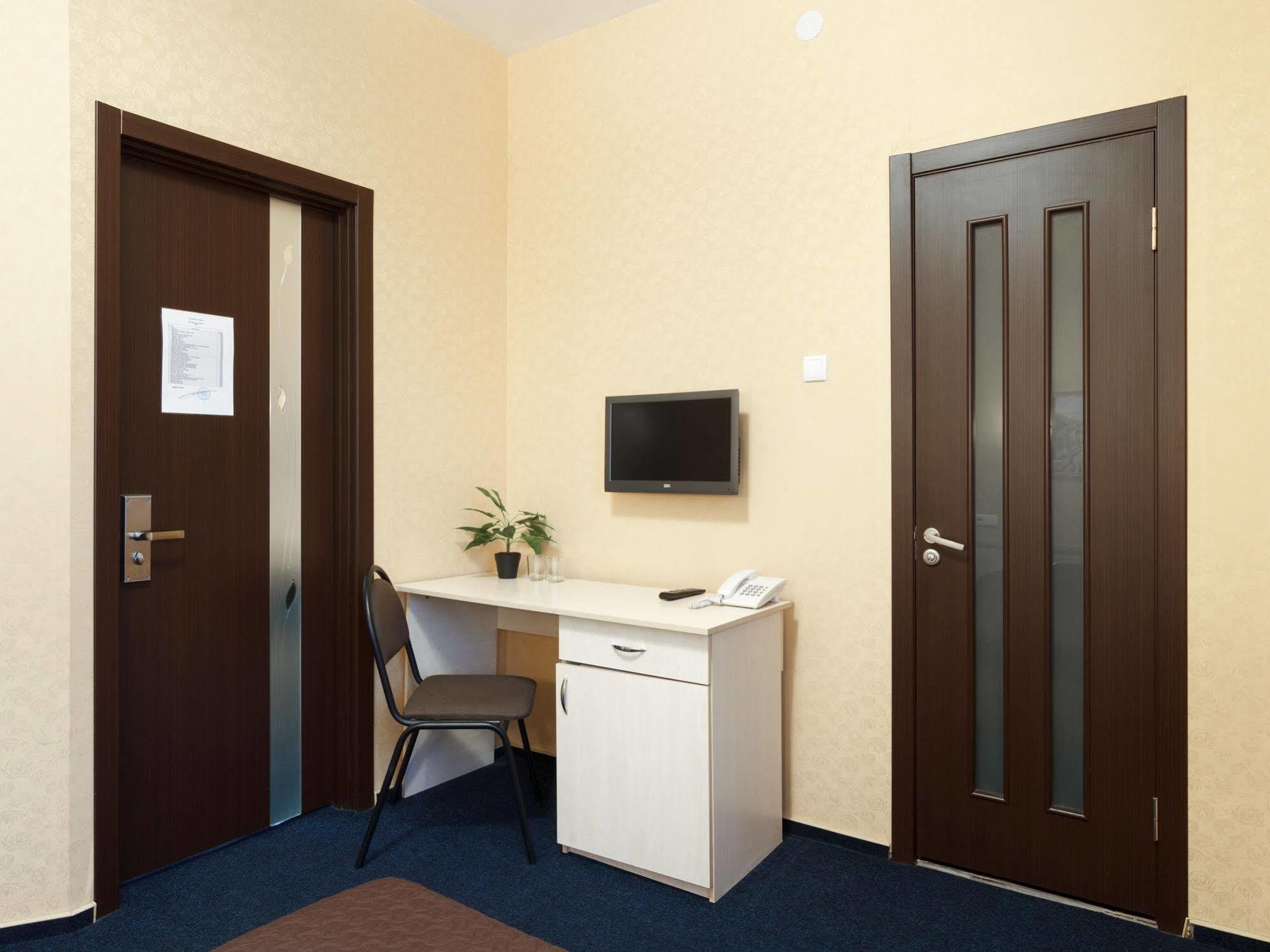 Apart Hotel Asotel Kharkiv Bagian luar foto